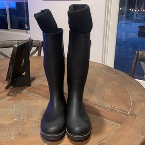 Aldo rainboot with insert.